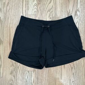 Athleta Midtown Size 6 Shorts - Black 4" Inseam